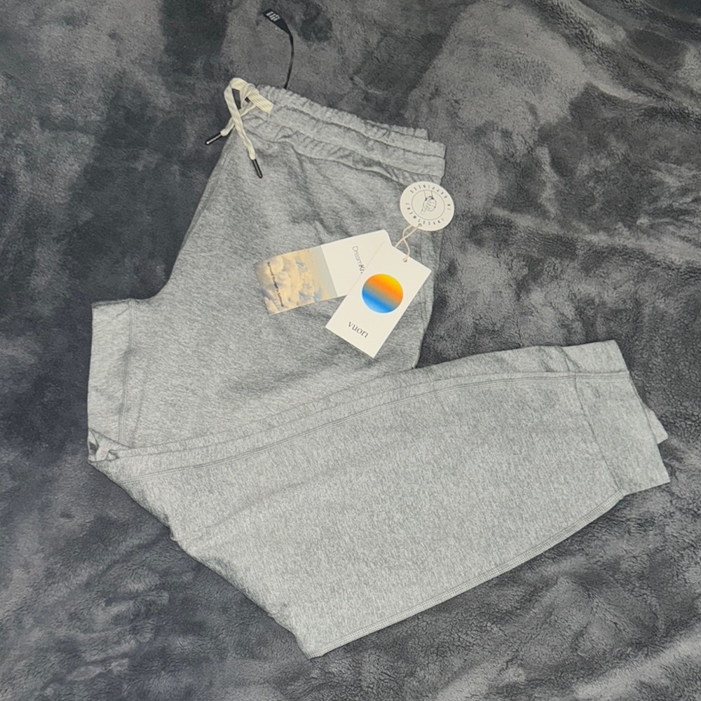 Vuori sweat pants brand new never worn with tags